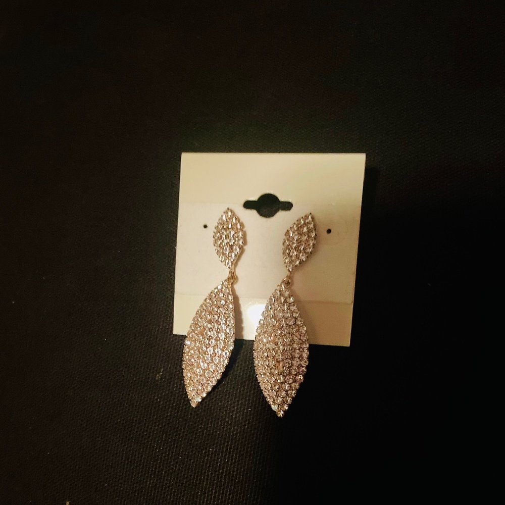 NWT Fashion Earring Rose Gold and Rhinestone